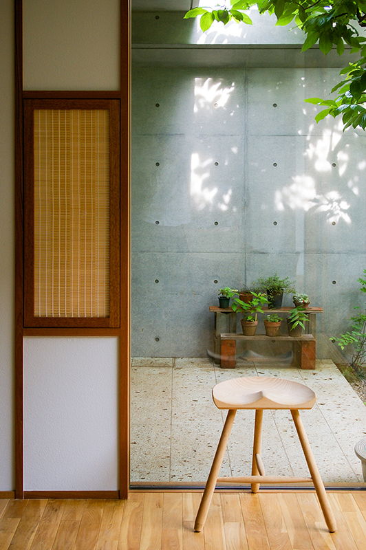 桜新町・緑庭の平屋　窓の機能を整理したデザイン