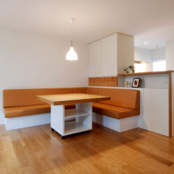 荏子田の家　ソファは座面の下を収納として使える　可動式のテーブルもオリジナル