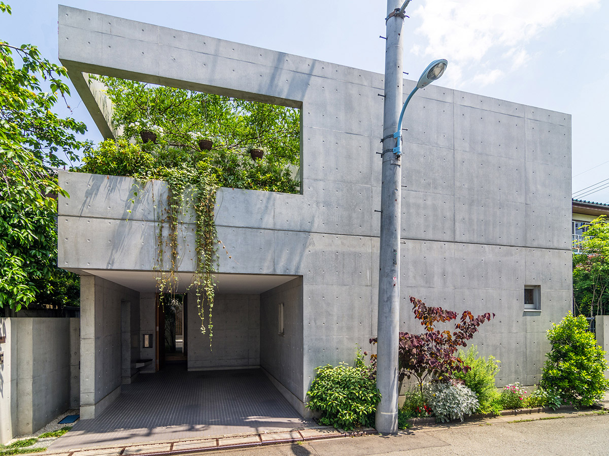 成田東のコートハウス　外観　緑が街にこぼれるような雰囲気とした