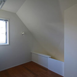 目黒の家　個室は上下にまたがるように計画した　梯子や階段で行き来できるユニークな個室です